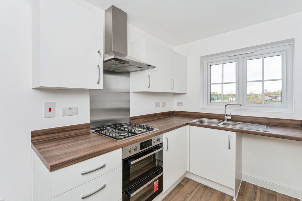 Property photo 3 of 17 Photo