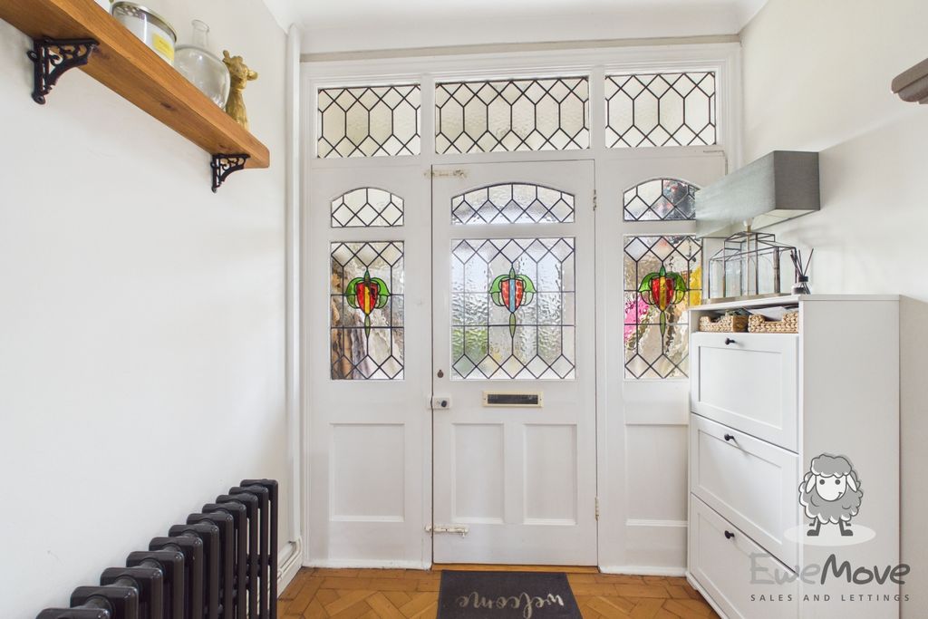 Property photo 2 of 22 Ewemove Devonshire Road 2