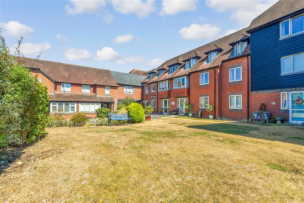 Property photo 3 of 12 Communal Gardens