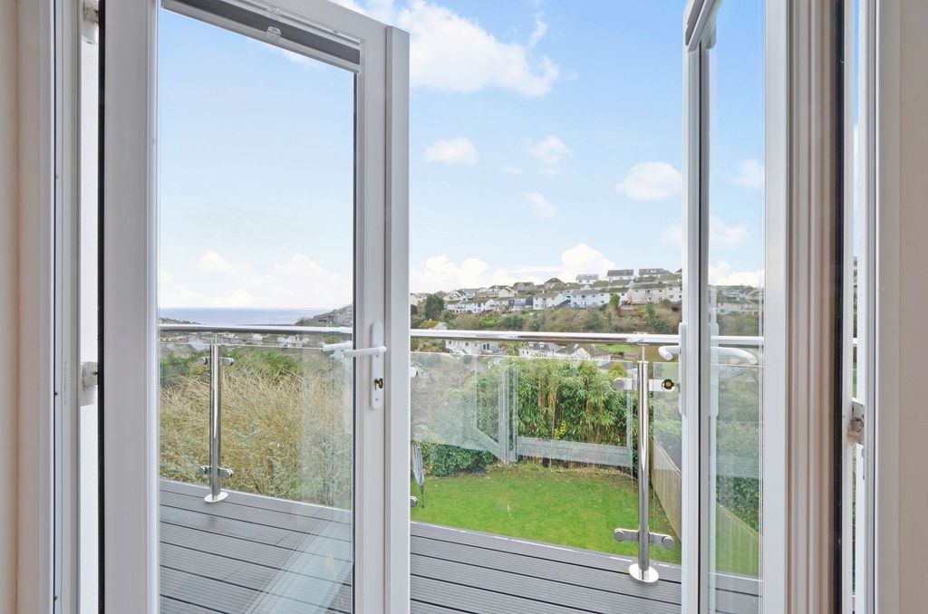 Property photo 3 of 33