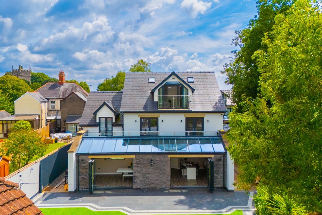 Property photo 1 of 74 Award-Winning Media Team On Every Listing_25