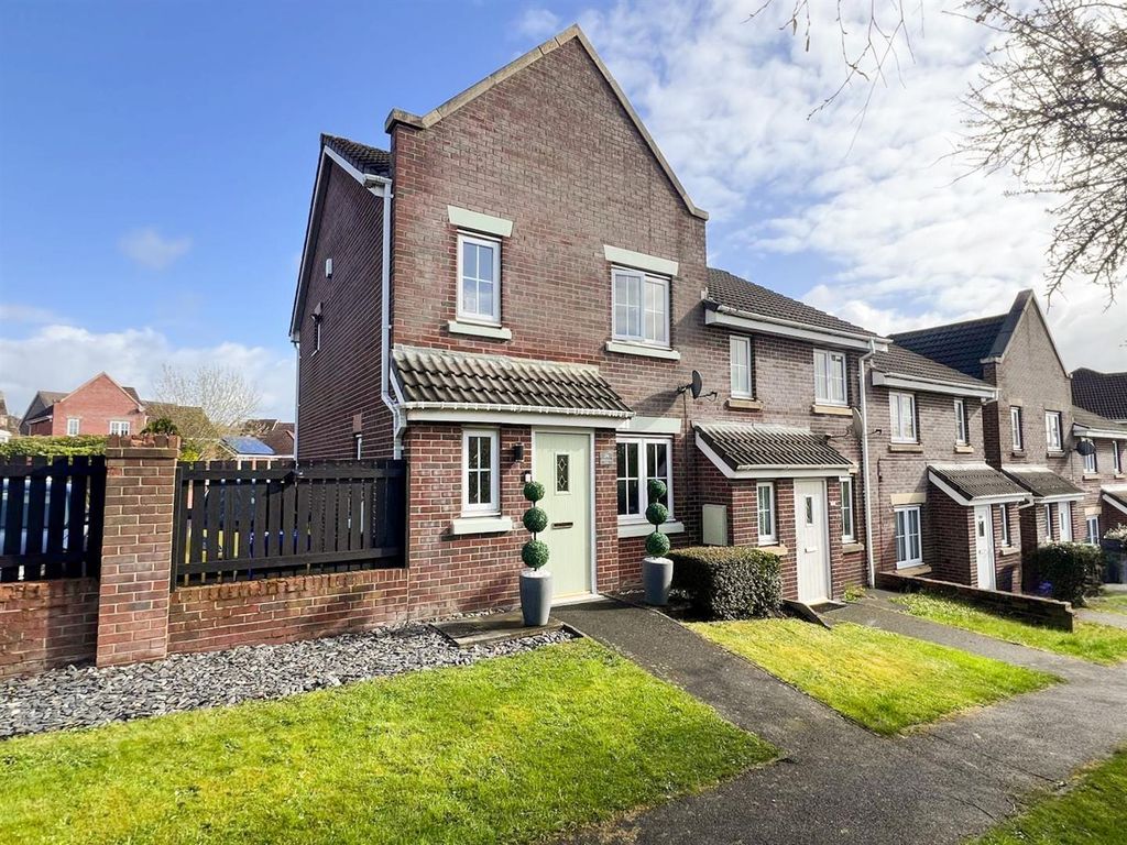 Property photo 1 of 19 Frontage