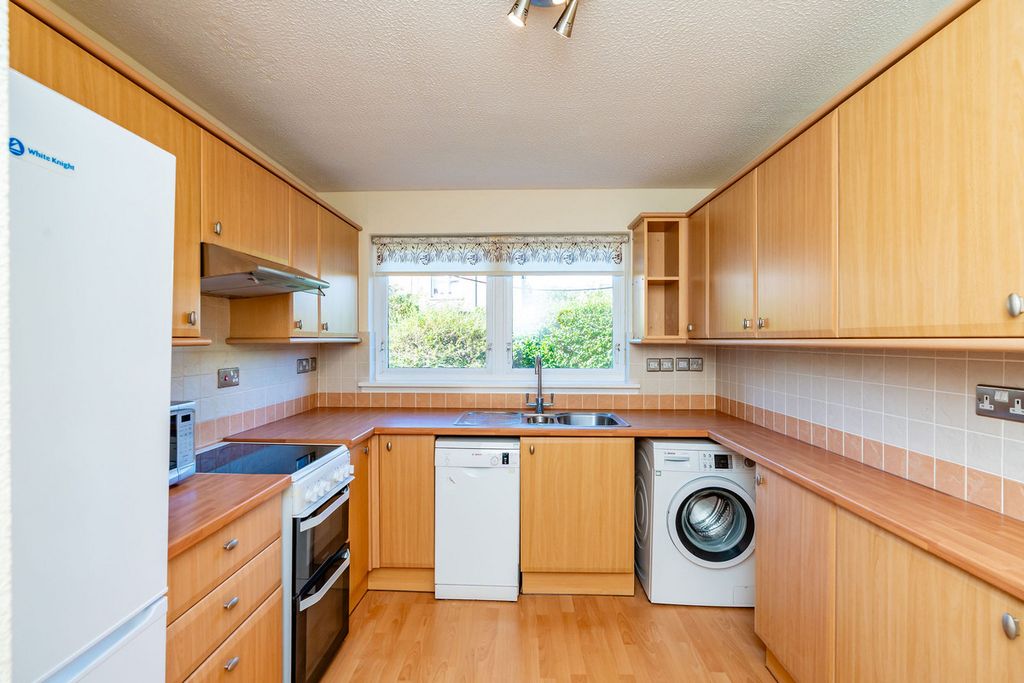 Property photo 3 of 37