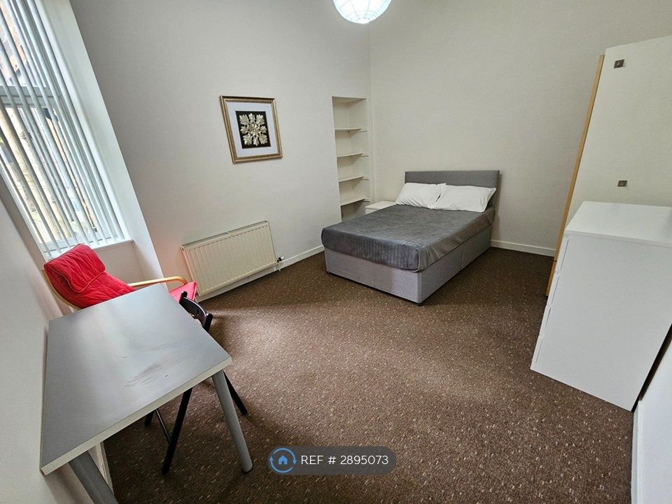Property photo 1 of 7 Room 4