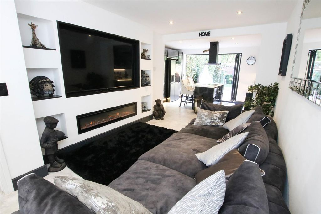 Property photo 3 of 21 Open Plan Living Dining/Kitchen