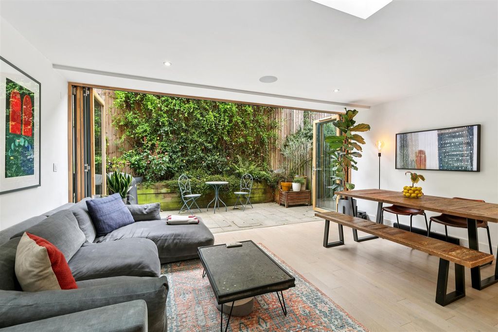 Property photo 1 of 11 Vinery Way