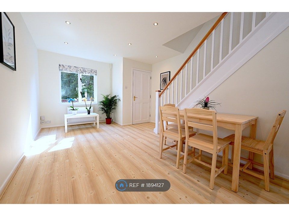 Property photo 1 of 18 Living Room