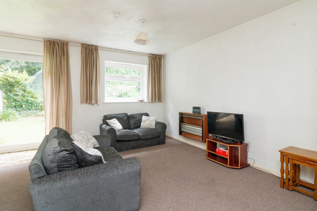 Property photo 2 of 10 1063704