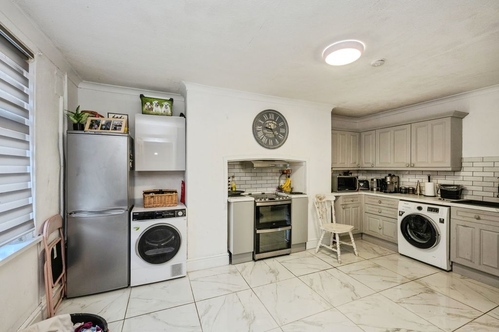 Property photo 2 of 16 Pbox-Img.Jpg