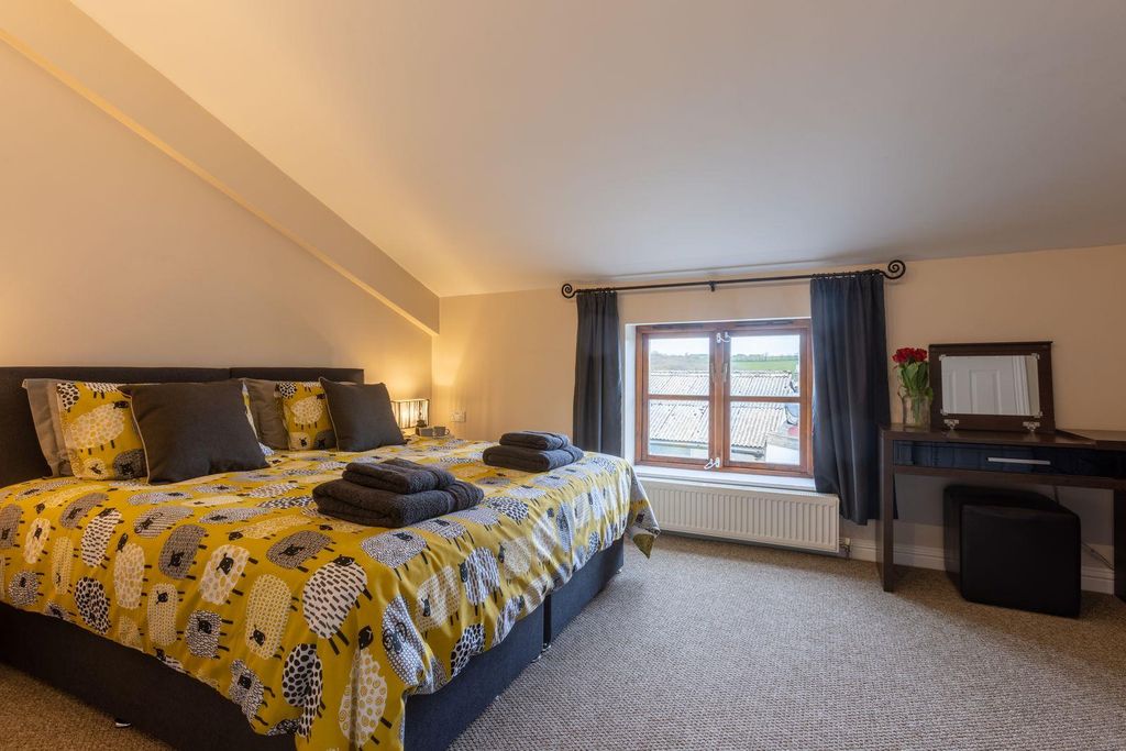 Property photo 3 of 14 Bed B.Jpeg