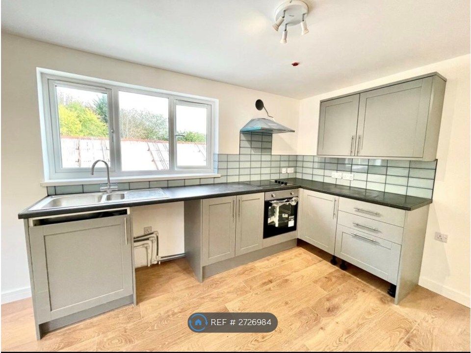 Property photo 3 of 7 Kitchen