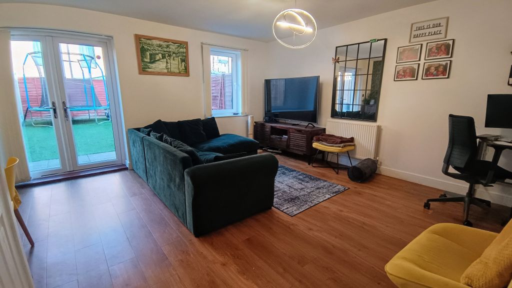 Property photo 2 of 14 Lounge