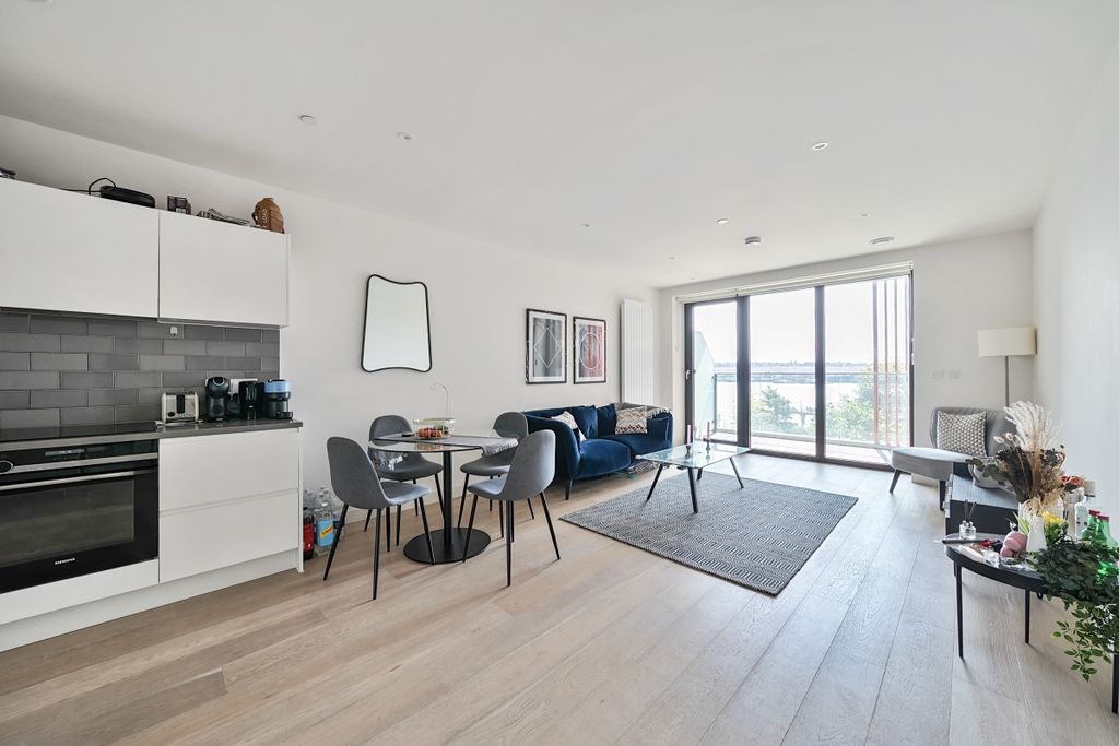 Property photo 1 of 20 1333372-1-689350E...