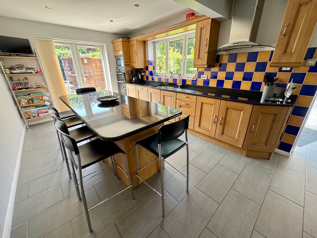 Property photo 2 of 40 Breakfast Kitchen