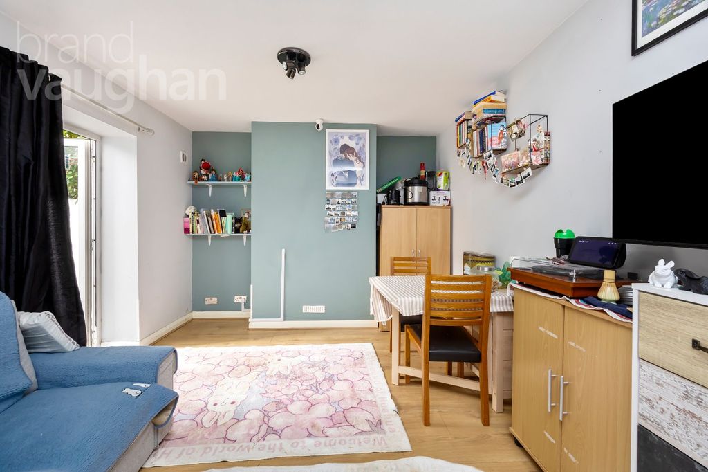 Property photo 3 of 16 Picture No. 22