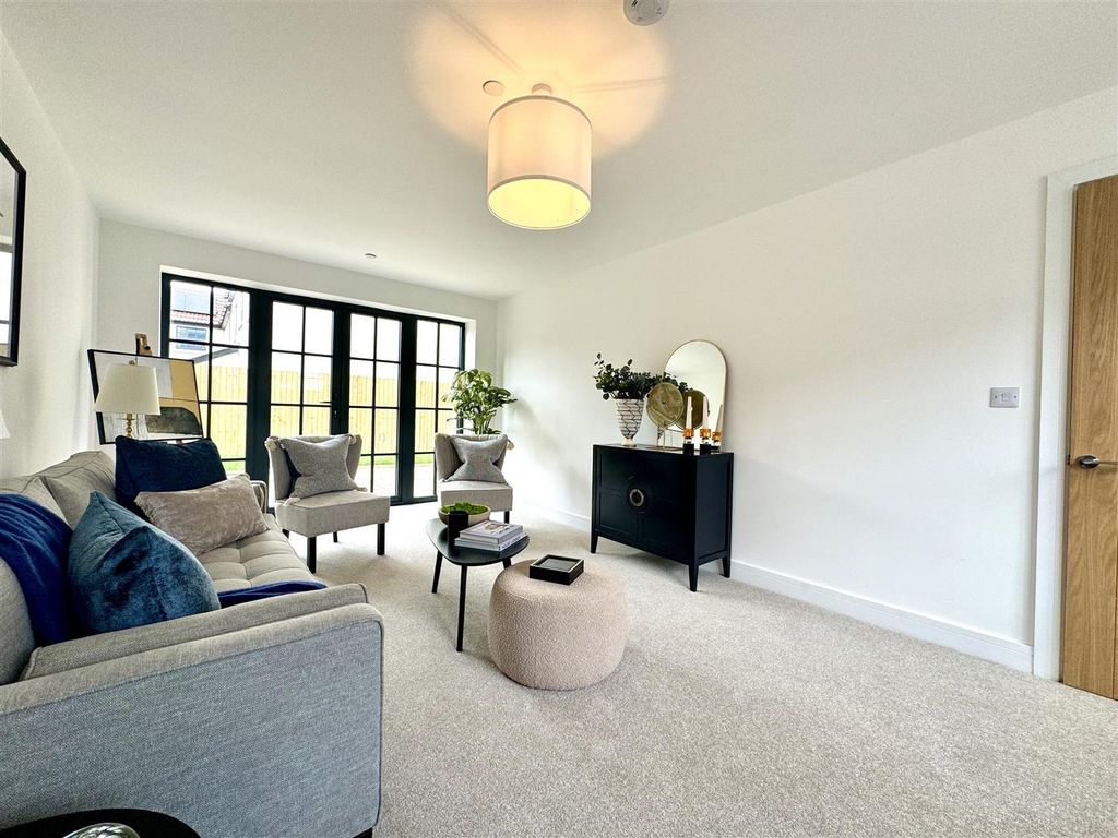 Property photo 3 of 34 Lounge