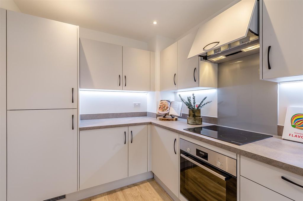 Property photo 2 of 15 Kitchen (3).Jpg