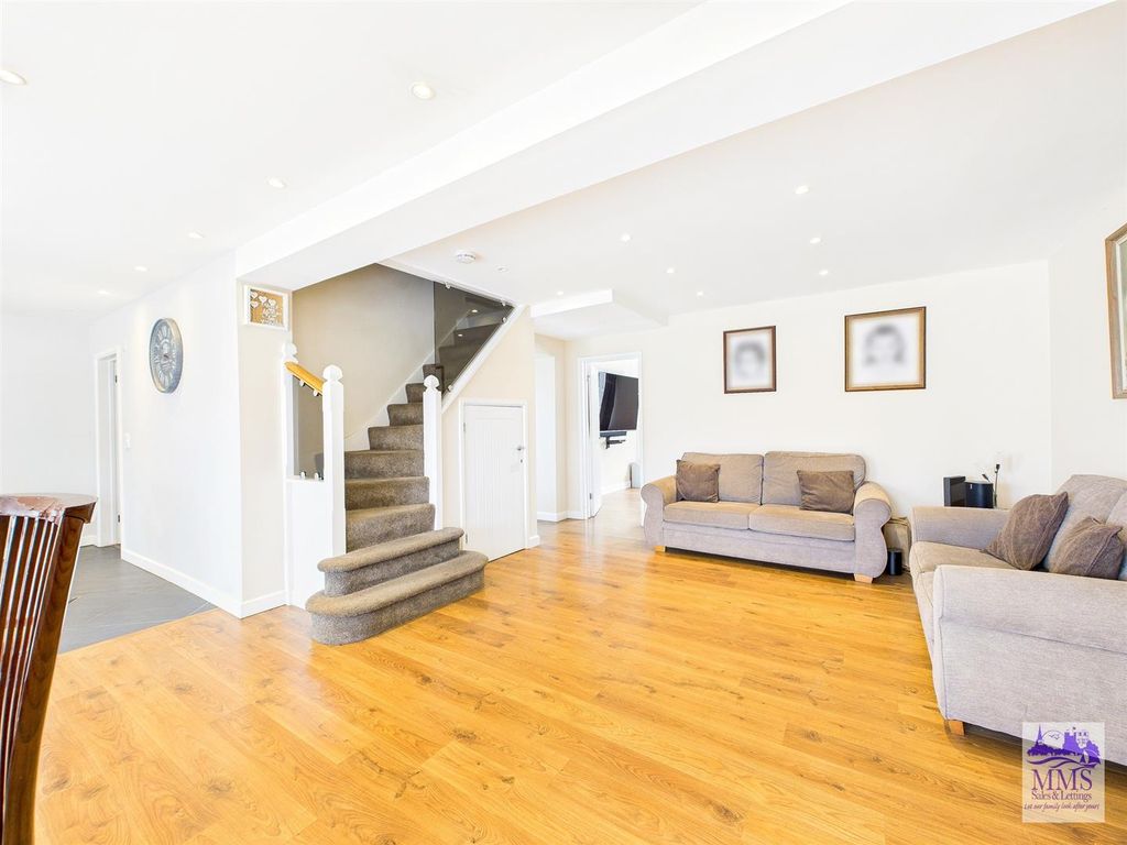 Property photo 2 of 27 Cam04098G0-Pr0095-Still006.Jpg