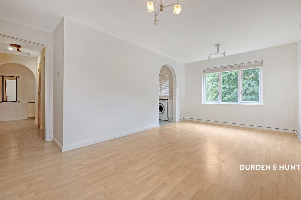 Property photo 3 of 12 Holland Close