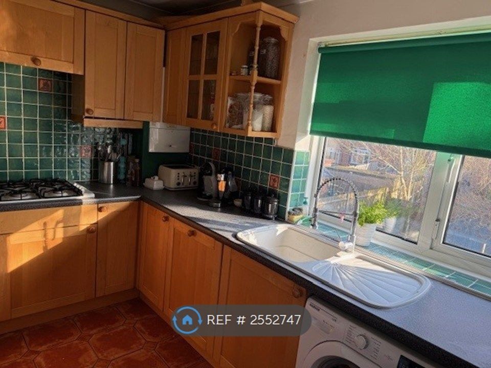Property photo 2 of 2 Sunny Bright Spacious Kitchen