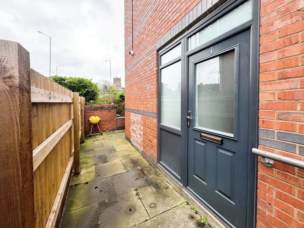 Property photo 3 of 7 Entrance