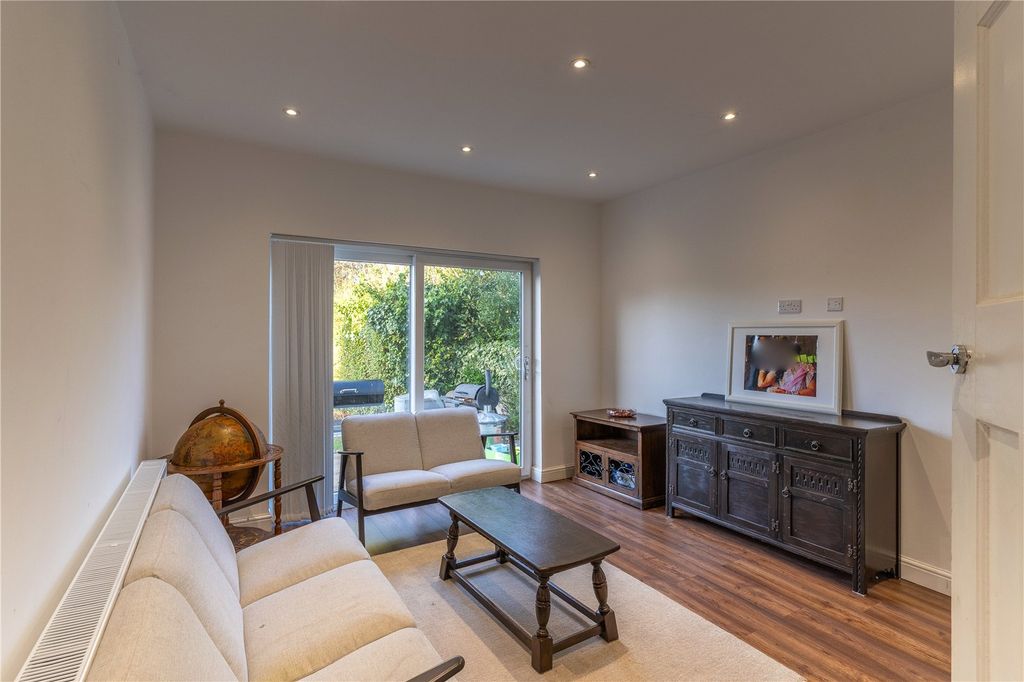 Property photo 3 of 24 Picture No. 28