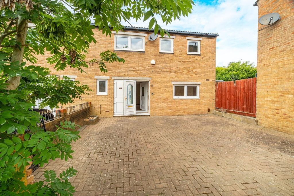 Property photo 2 of 26