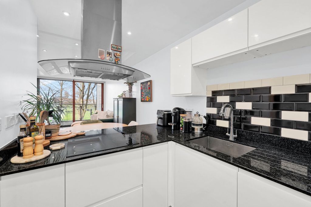 Property photo 3 of 22