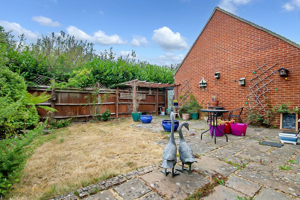 Property photo 3 of 8 Garden