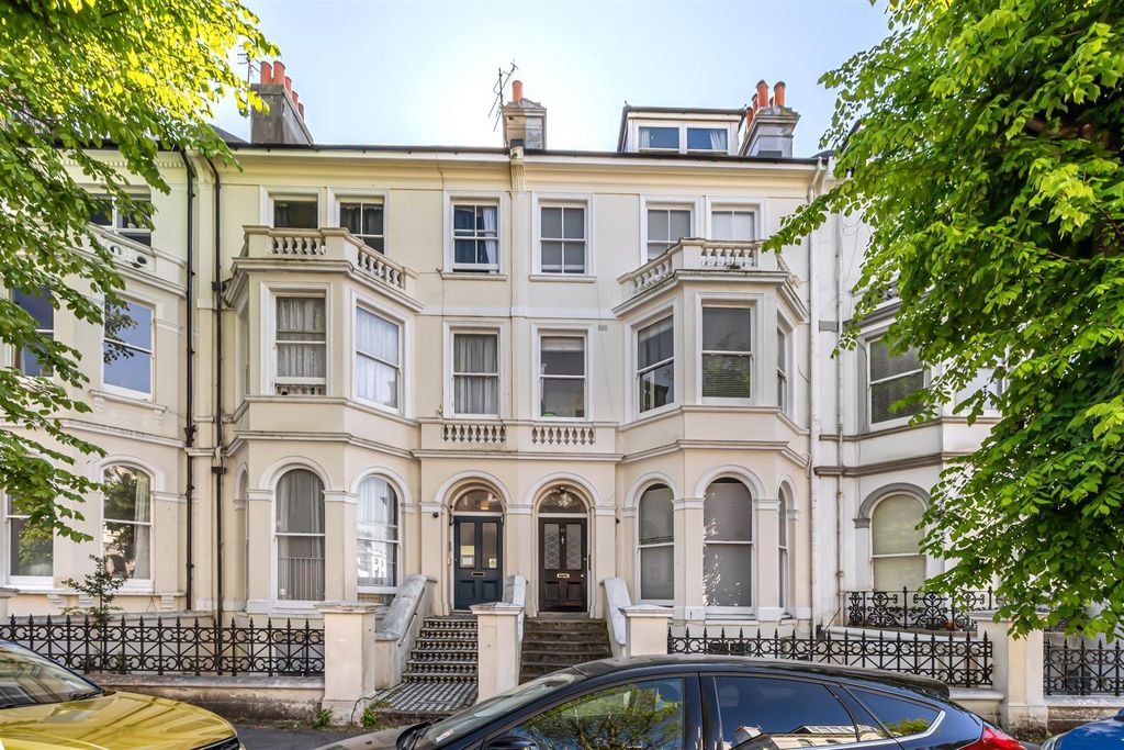 Property photo 1 of 23 St Aubyns 59A-022.Jpg