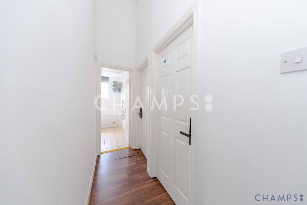 Property photo 3 of 21 Gallery