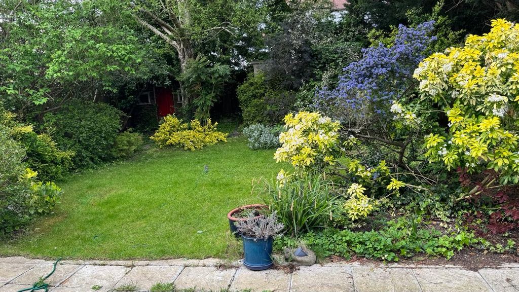 Property photo 2 of 27