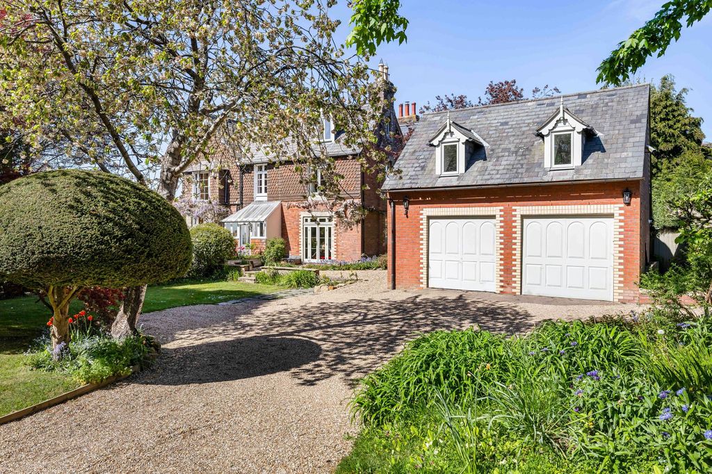 Property photo 1 of 36