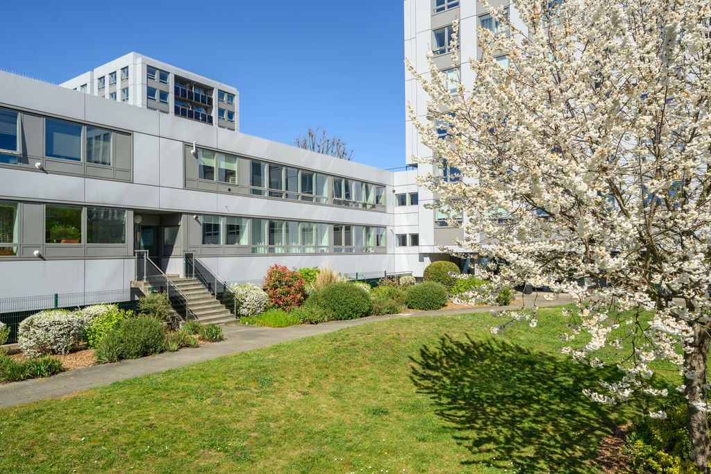 Property photo 1 of 9 Photo 7