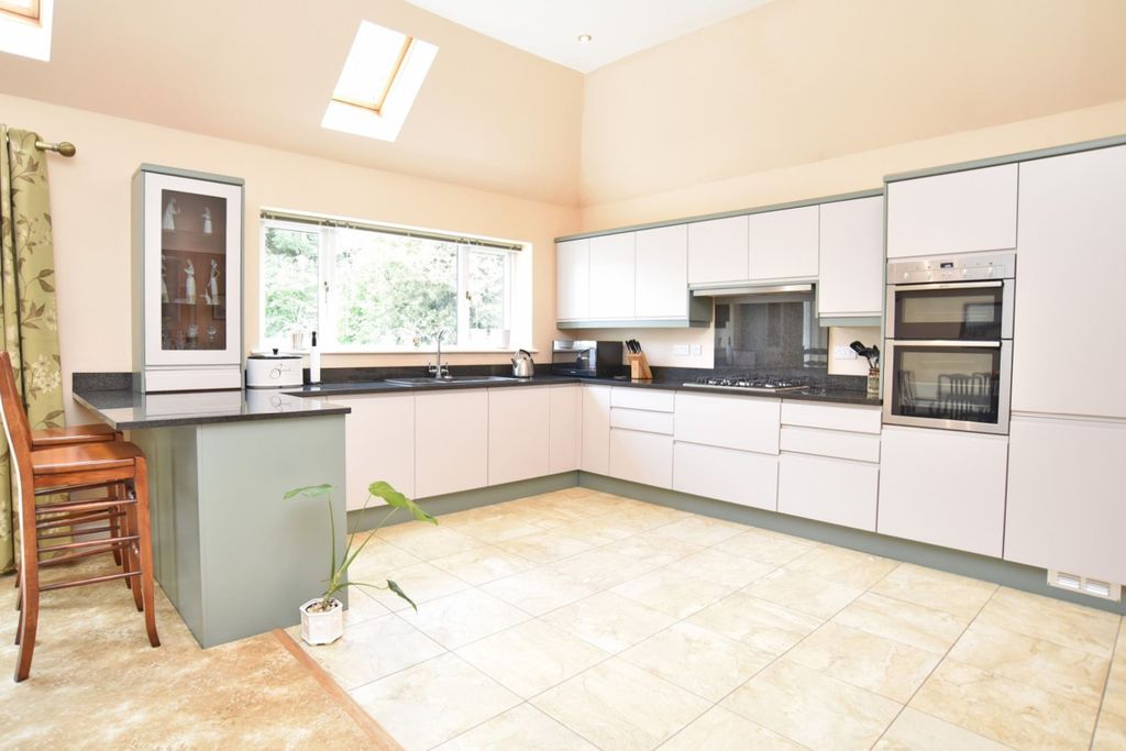 Property photo 2 of 27