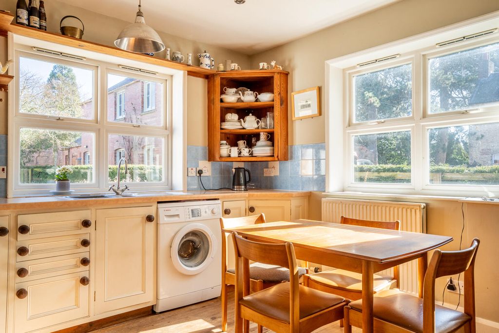 Property photo 3 of 19 Kitchen