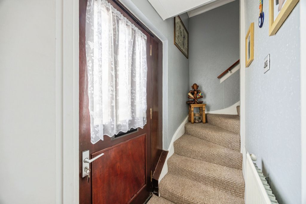 Property photo 3 of 15 Entrance Hallway