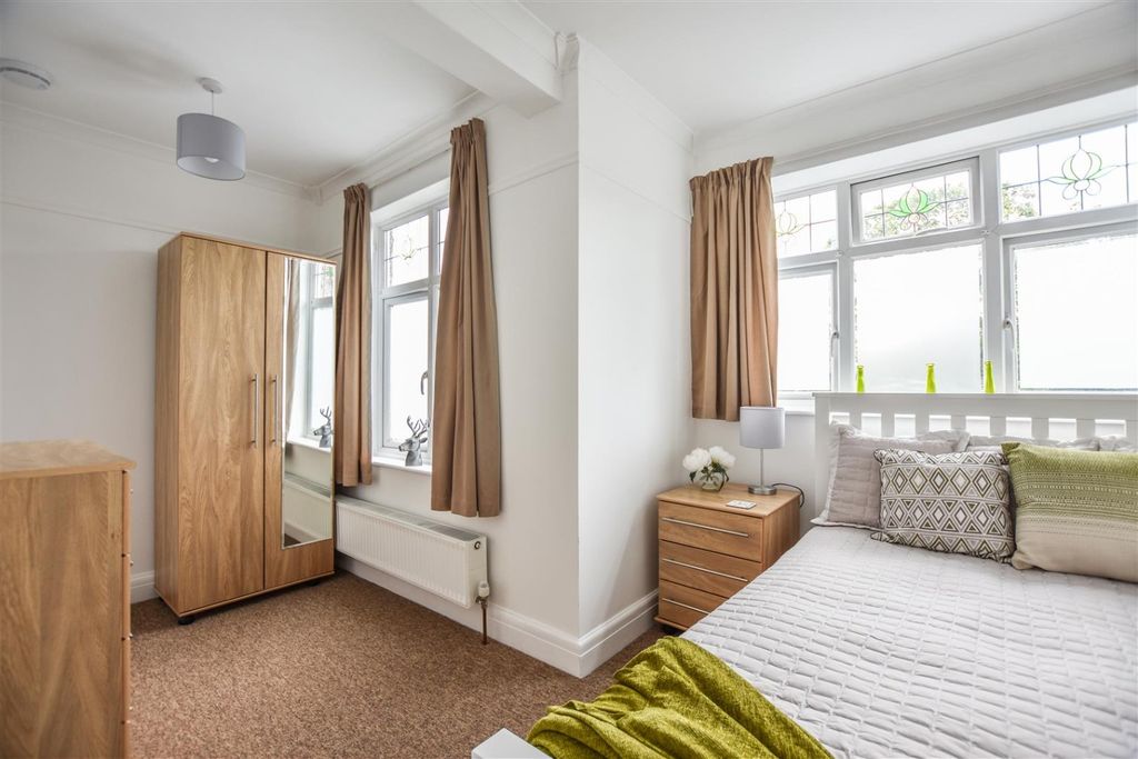 Property photo 1 of 13 4931260