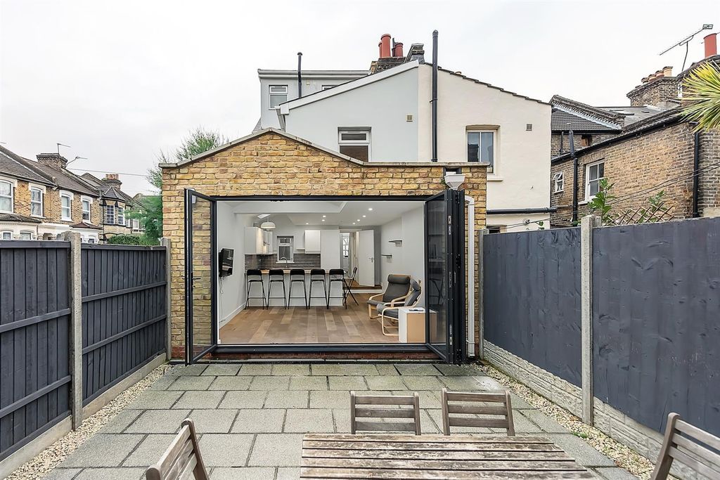 Property photo 2 of 16