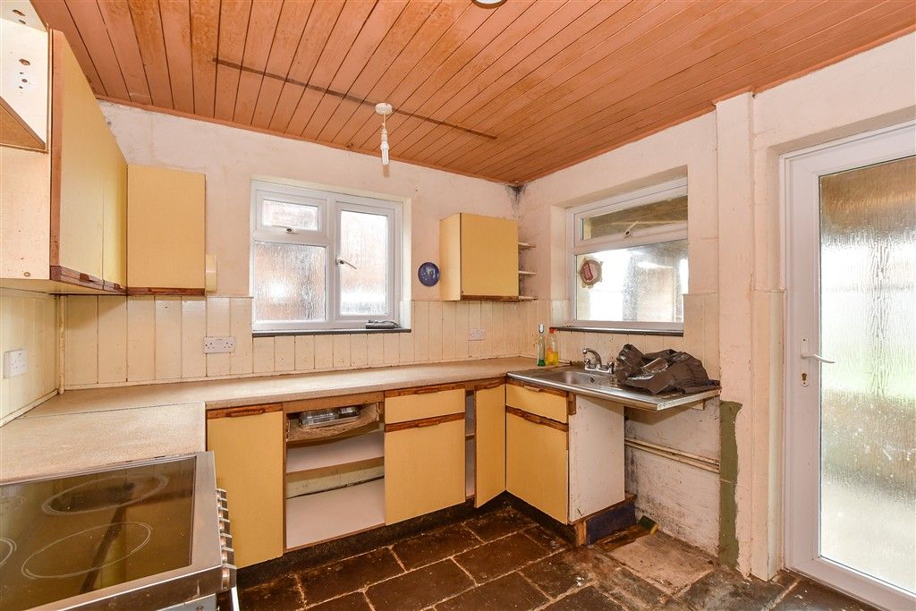 Property photo 2 of 11 Kitchen