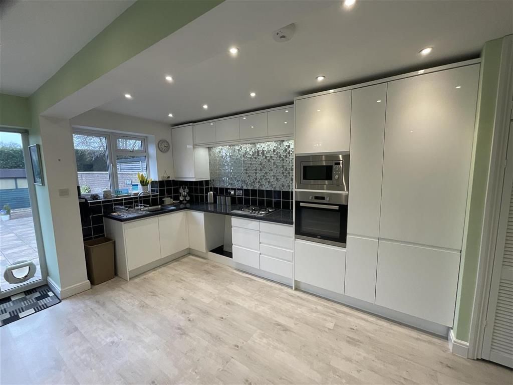 Property photo 1 of 9 Kitchen