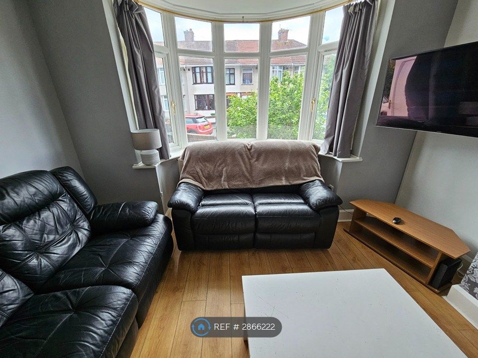 Property photo 2 of 10 Living Room