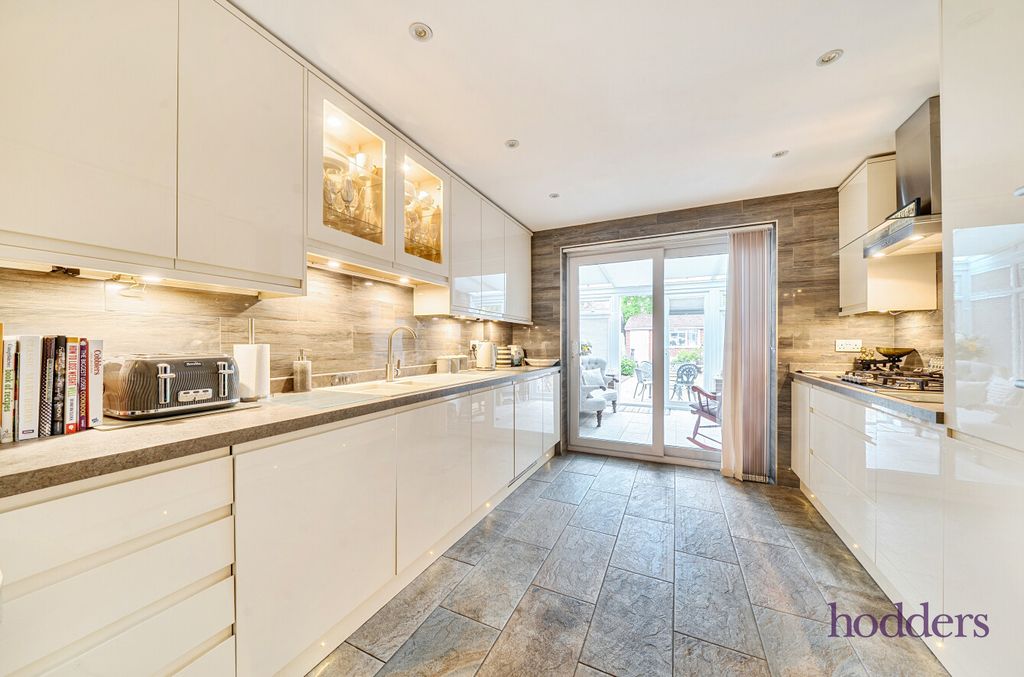 Property photo 3 of 24 4057F9Ed-563E-40B...