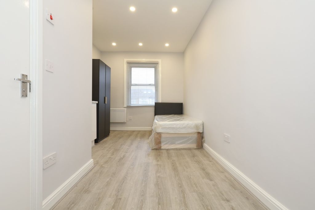 Property photo 1 of 2