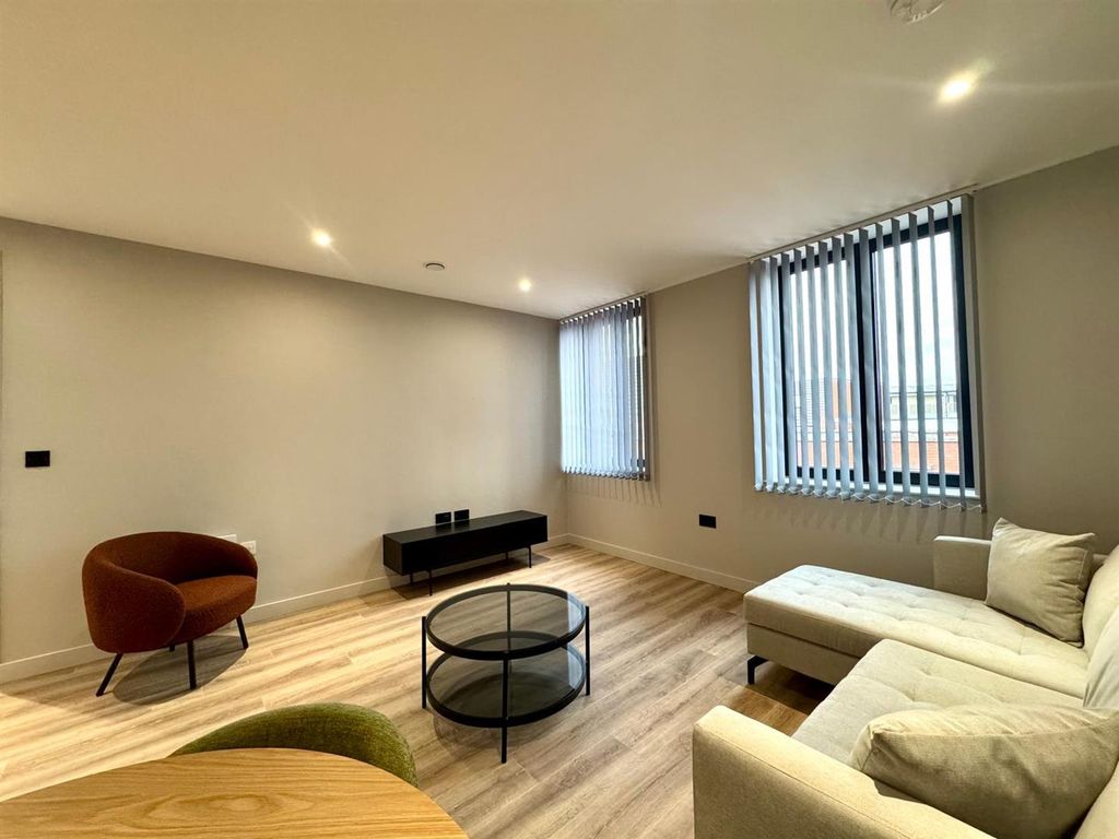 Property photo 3 of 11 Lounge Pic 3