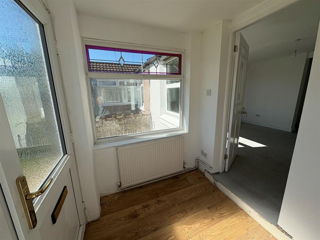Property photo 3 of 27 Entrance Porch
