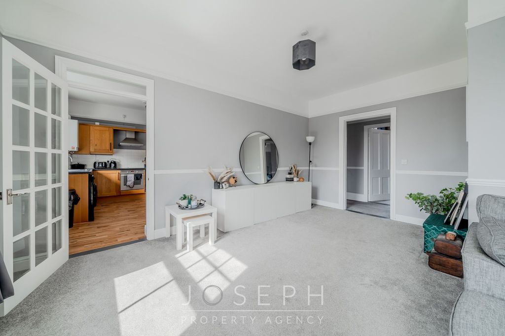 Additional image 14 of 3 bed flat for saleFoxhall Road, Ipswich IP3