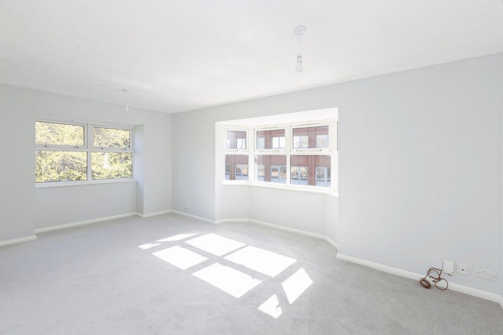 Property photo 2 of 17 Photo