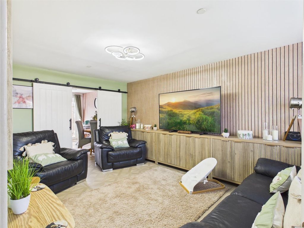 Property photo 3 of 26 Cam04045G0-Pr0071-Still001.Jpg