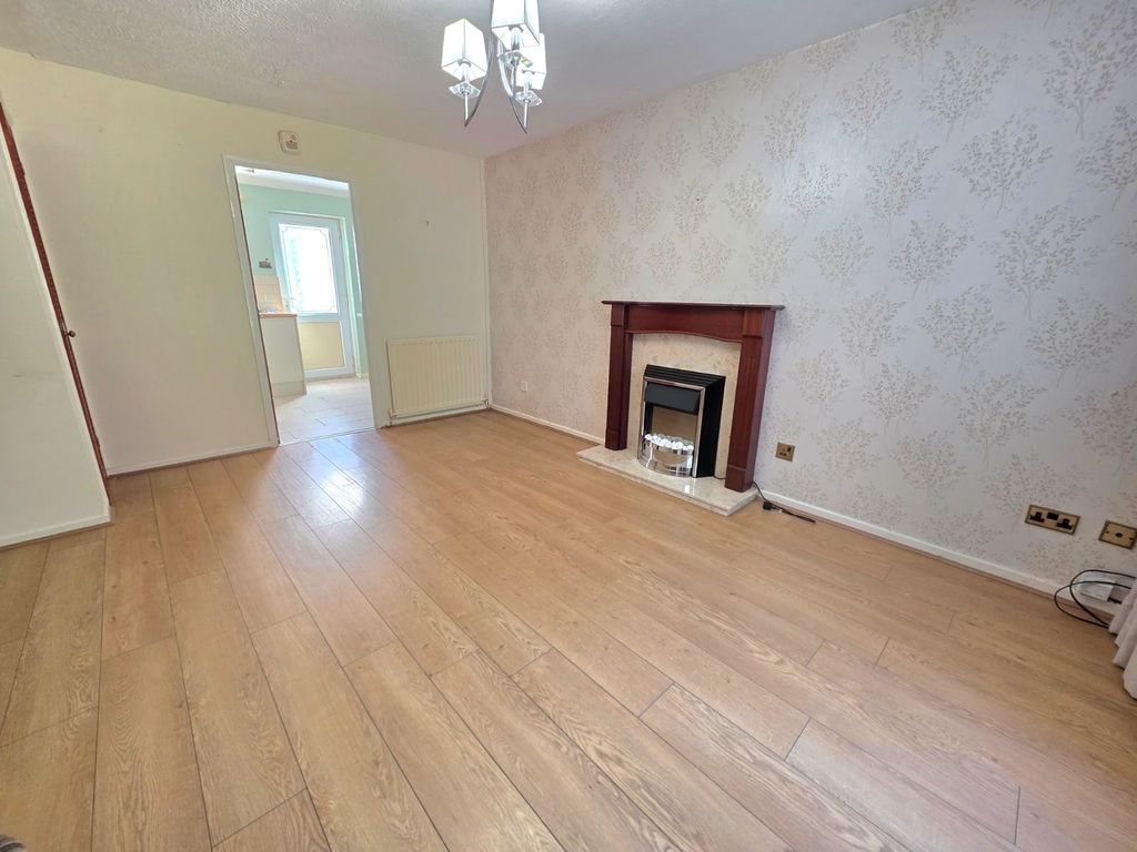 Property photo 2 of 16 Lounge